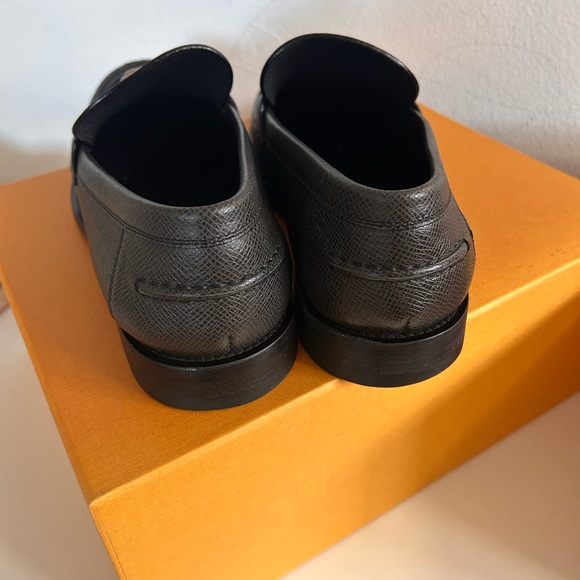 LOUIS VUITTON. Major Loafer. Mens size 9.5 - Picture 4 of 12